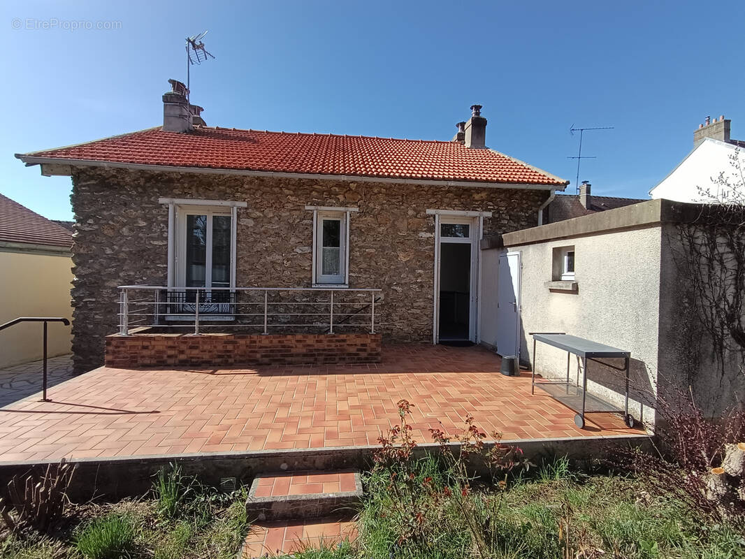 Maison à BRIIS-SOUS-FORGES