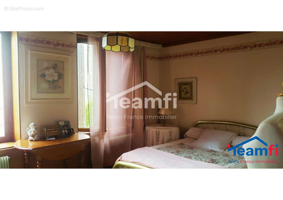 CHAMBRE R+1 - Maison à LA SEAUVE-SUR-SEMENE