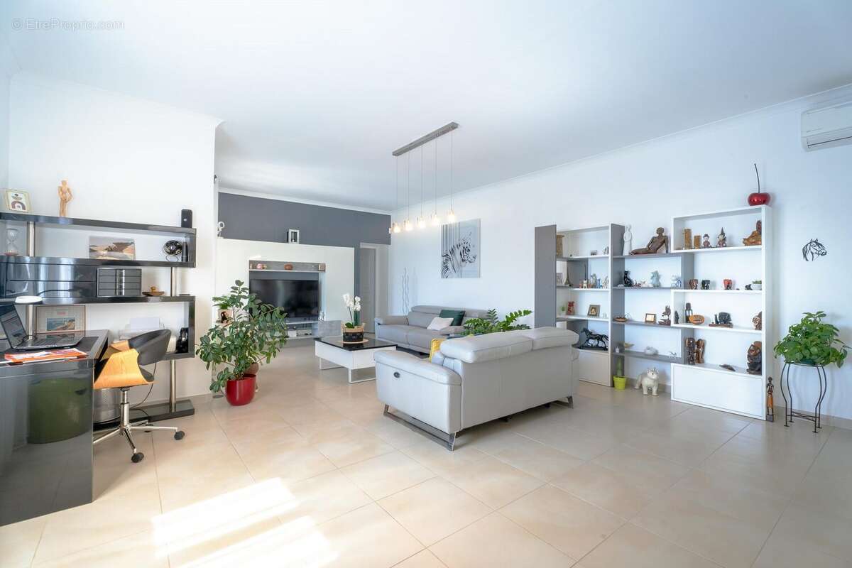 Maison à COLLOBRIERES