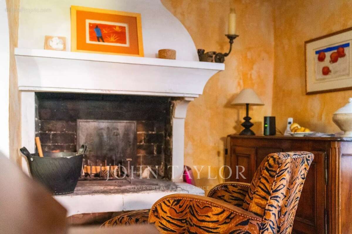 Maison à VENTABREN