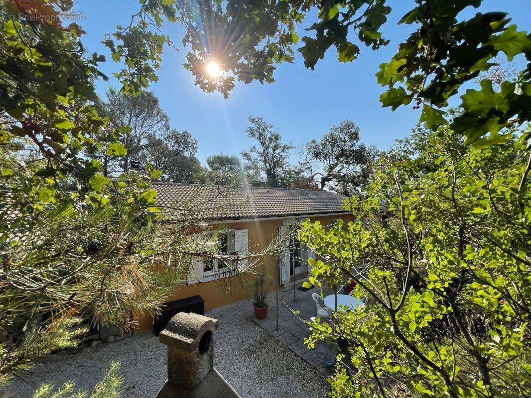 A vendre gareoult 83136 belle maison individuelle de plain pied ! - photo 2