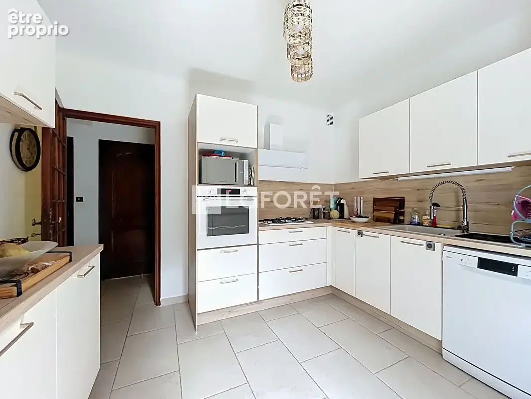Une maison familiale aux beaux volumes T4 - 3 faces - photo 5