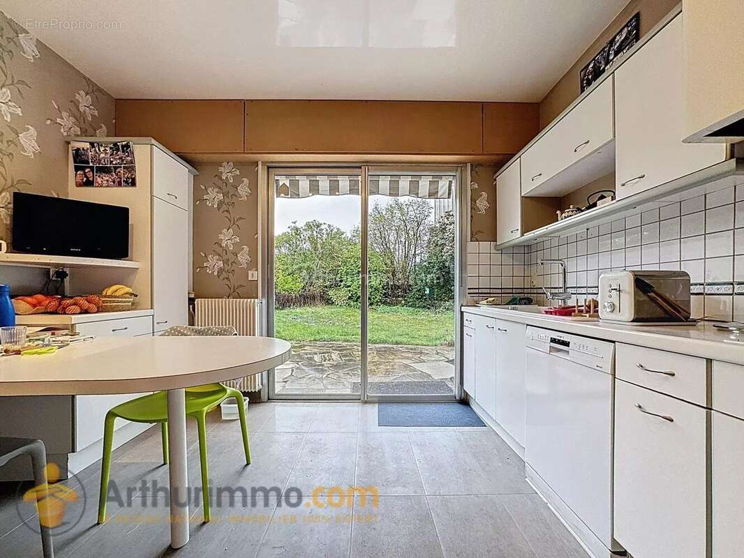 Commerce à TINQUEUX