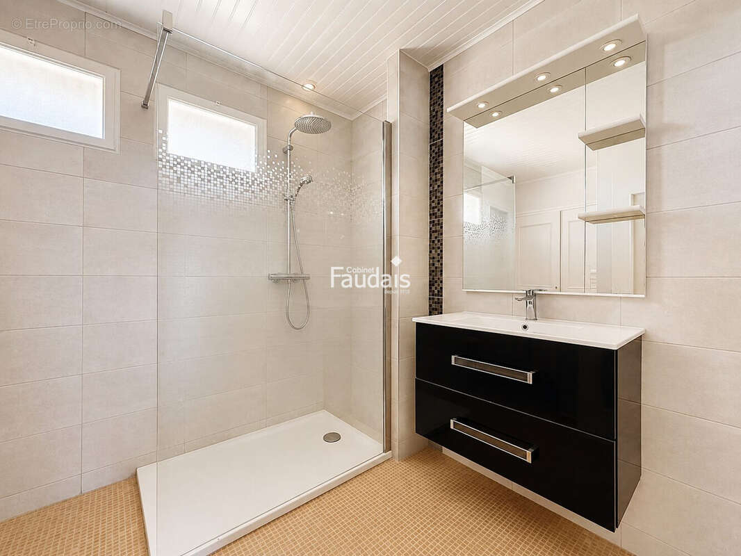 Maison 95 m² à Gouville-Sur-Mer  - photo 7