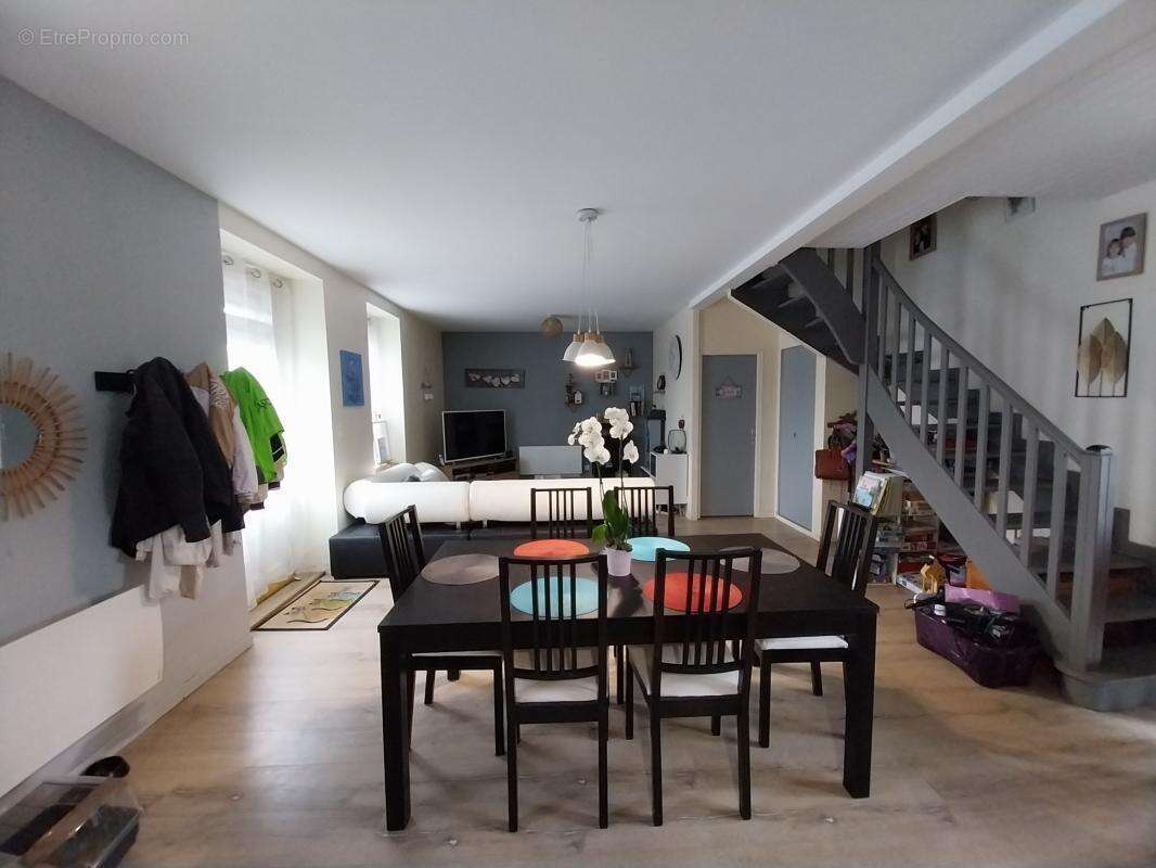 Maison à NOYAL-SUR-BRUTZ