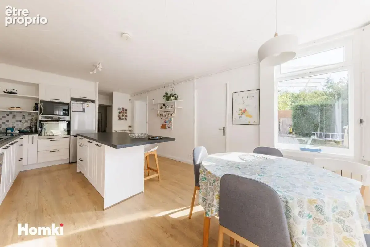 À vendre – Jolie maison familiale de 124 m2 sur les hauteurs de Royat - photo 4