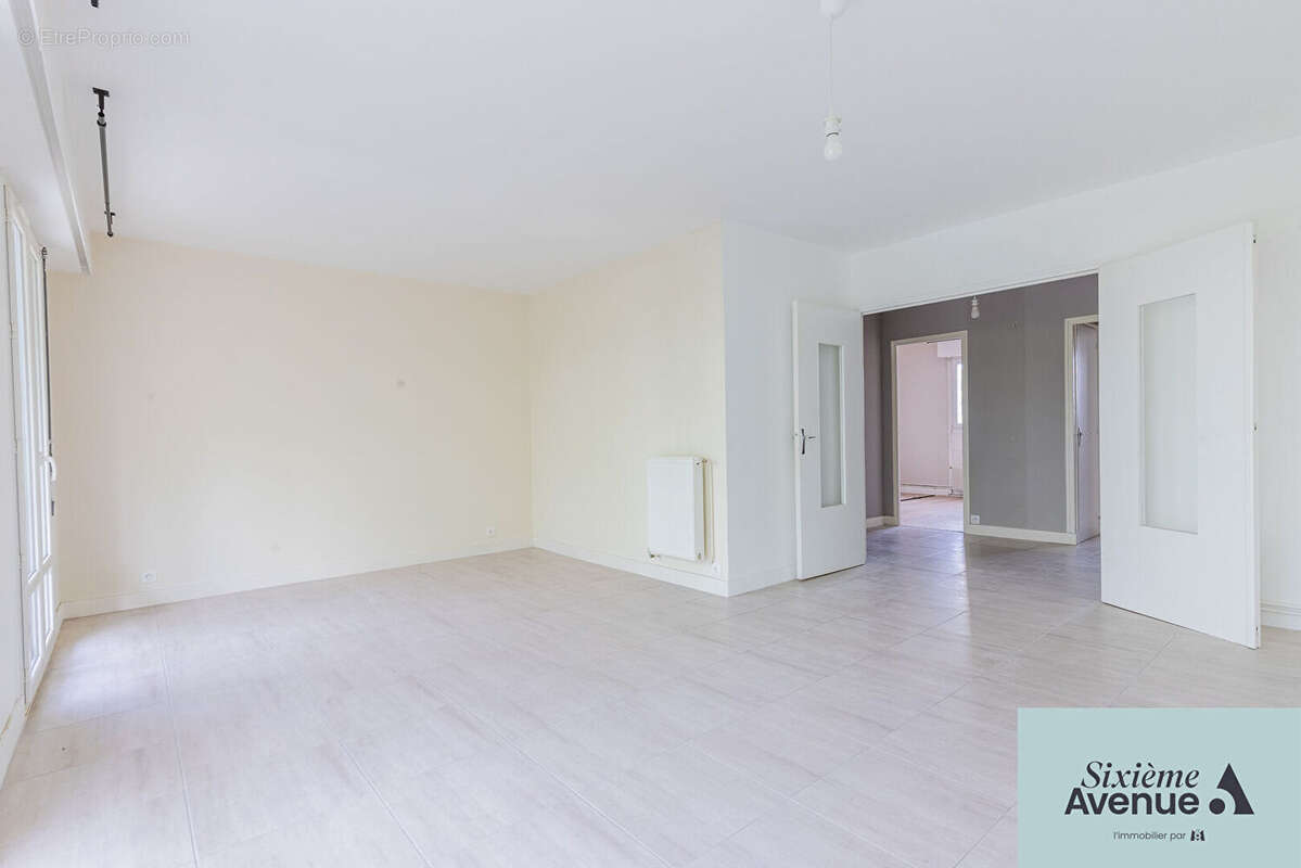 Appartement à SAINTE-GENEVIEVE-DES-BOIS