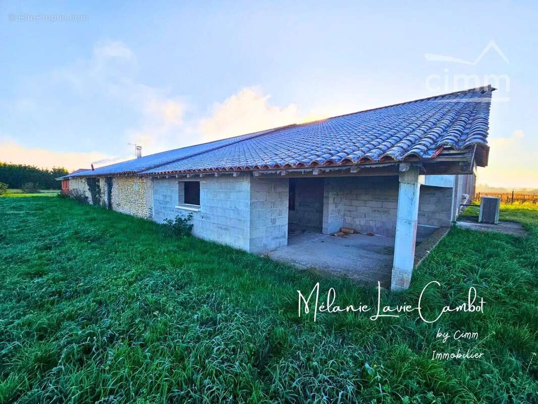 Maison à SAINT-CHRISTOLY-DE-BLAYE