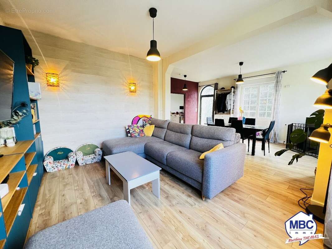 Maison à MONTREVAULT
