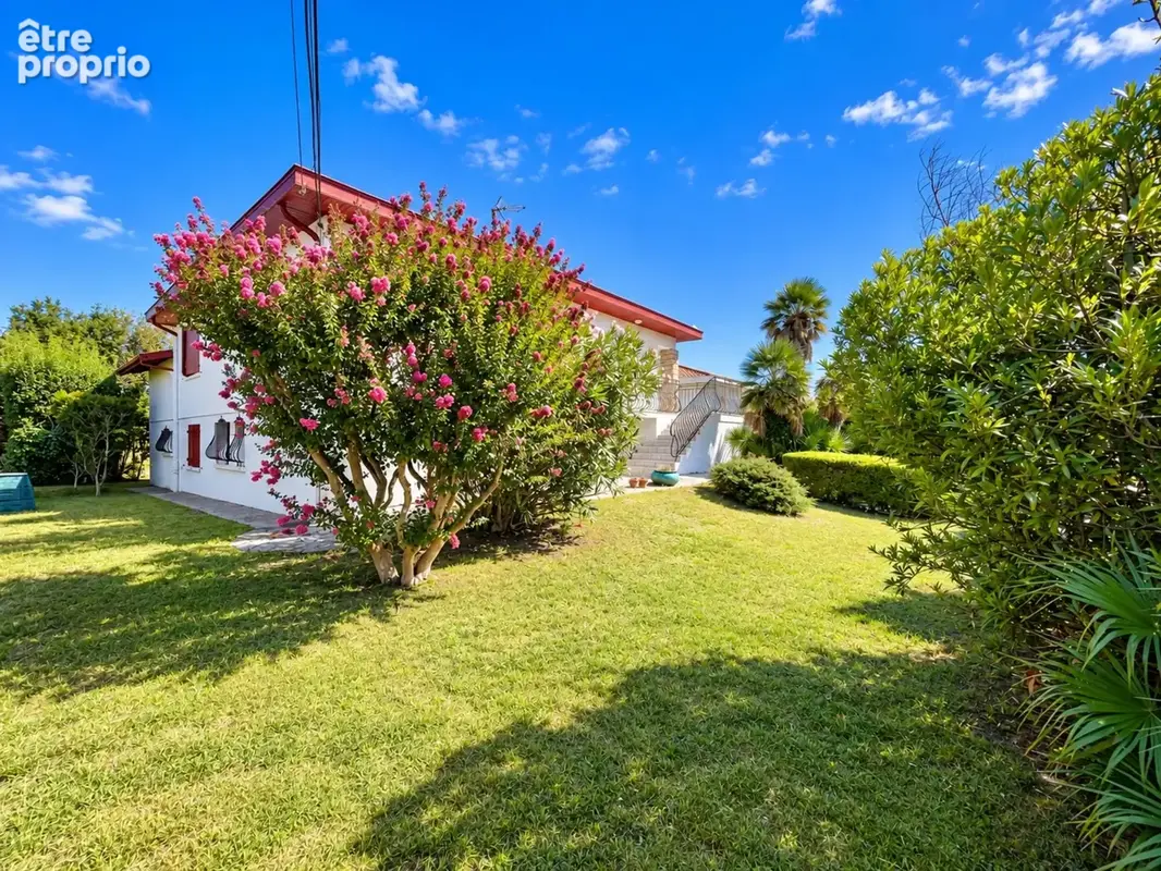 ANGLET FLEURISTES – Maison 9 pièces de 202 m² habitables – Double habitation ou activité professionnelle/libérale possible - photo 2