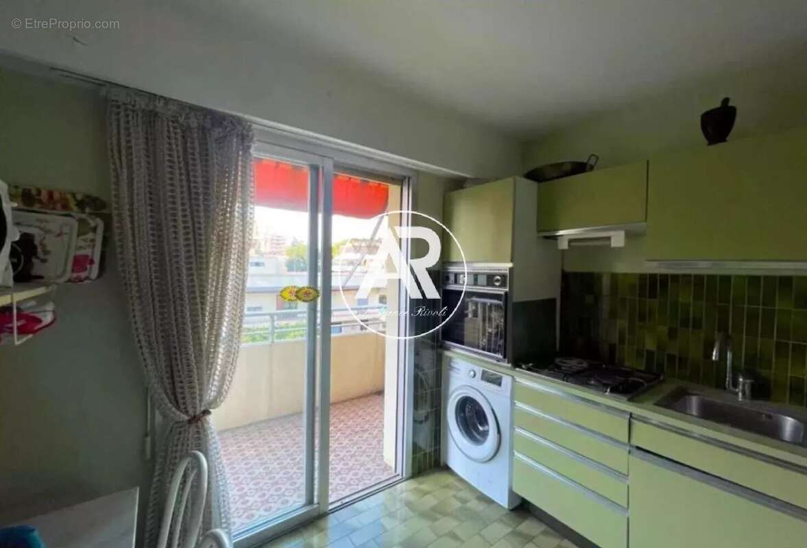 Appartement à SAINT-LAURENT-DU-VAR
