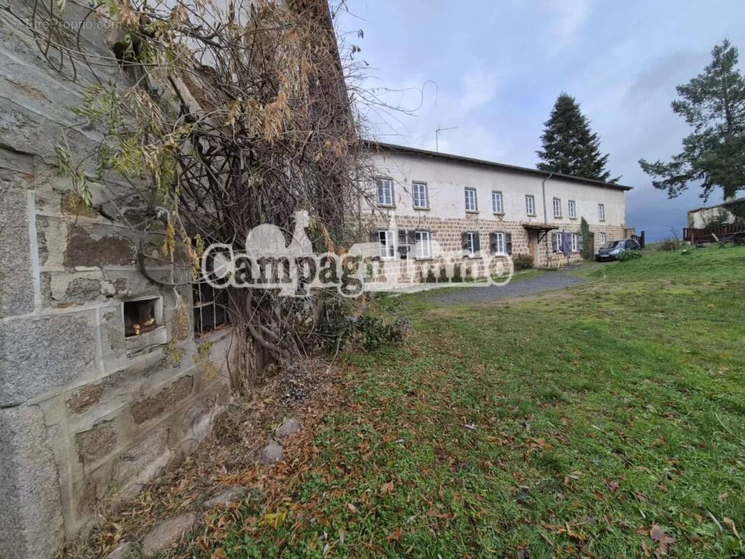 Maison à SAINT-LAURENT-DE-CHAMOUSSET