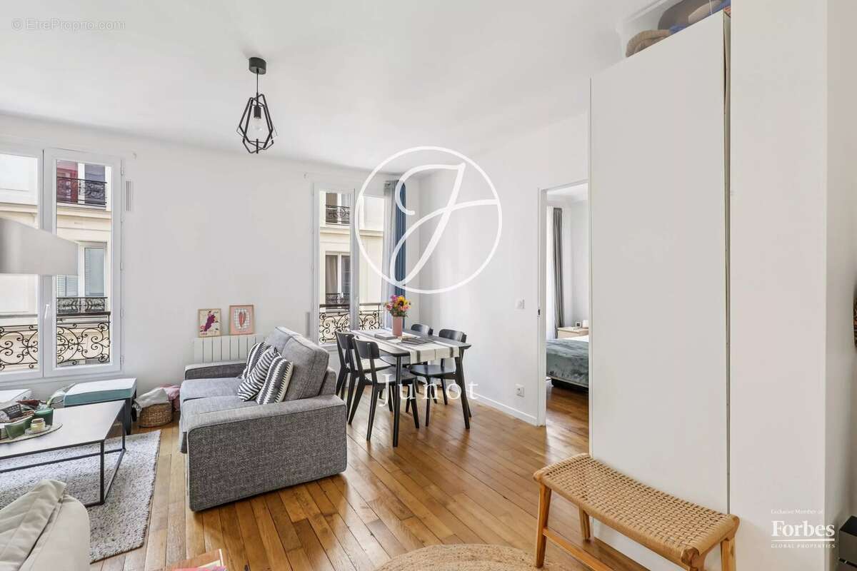 Appartement à PARIS-16E