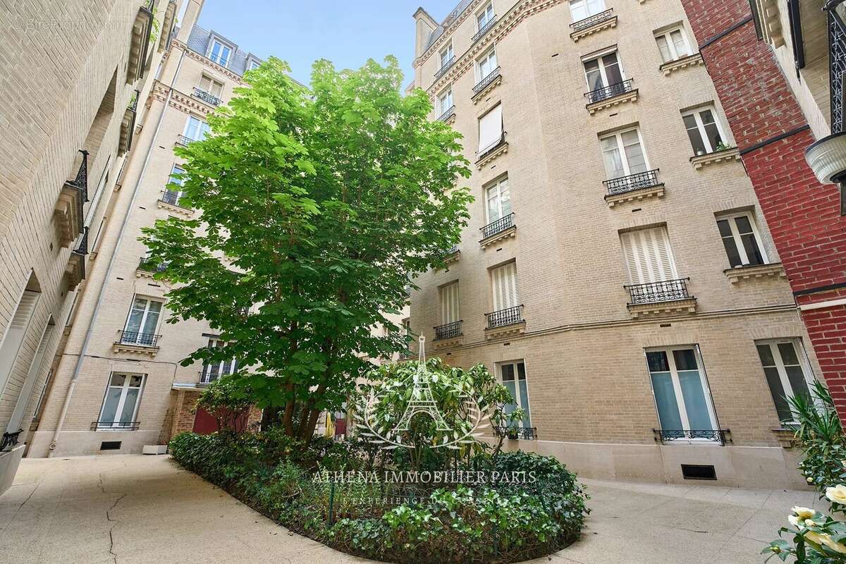 Appartement à PARIS-16E