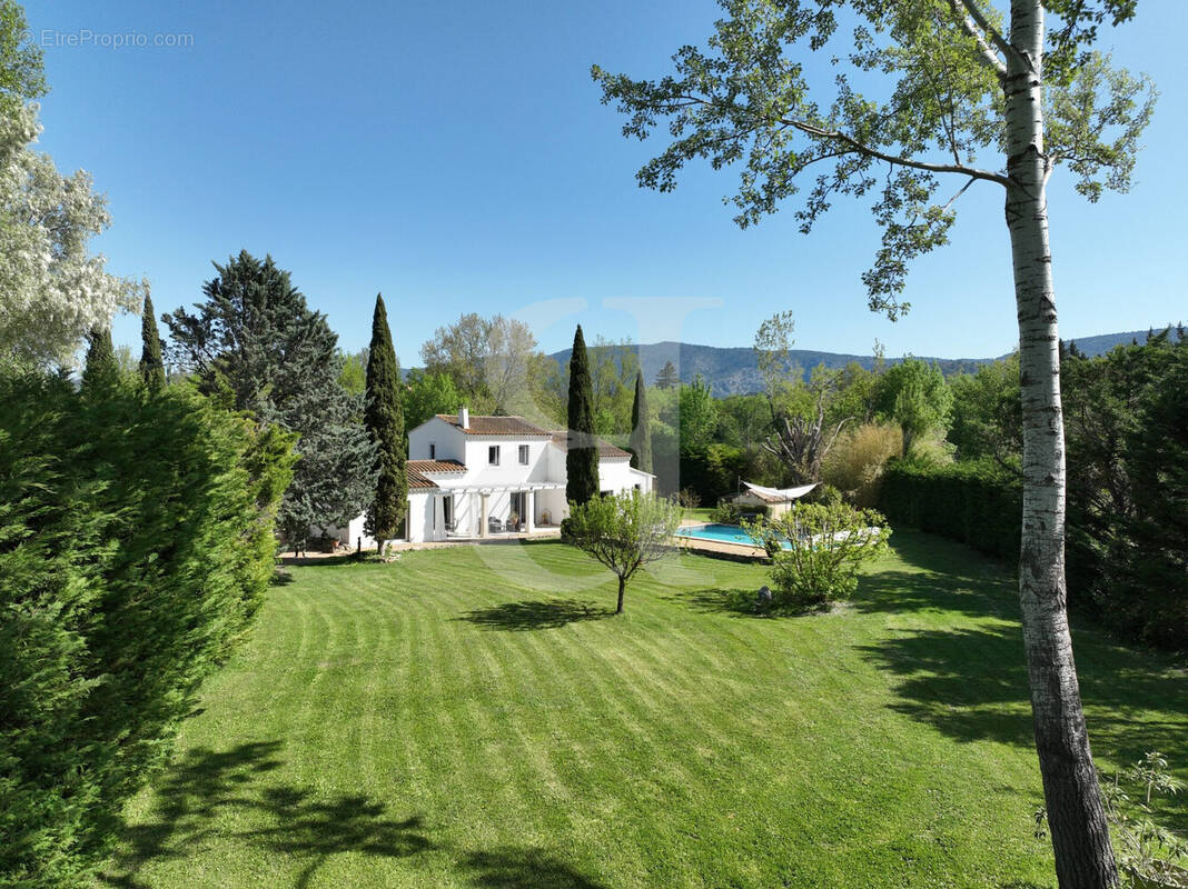 Maison à L'ISLE-SUR-LA-SORGUE