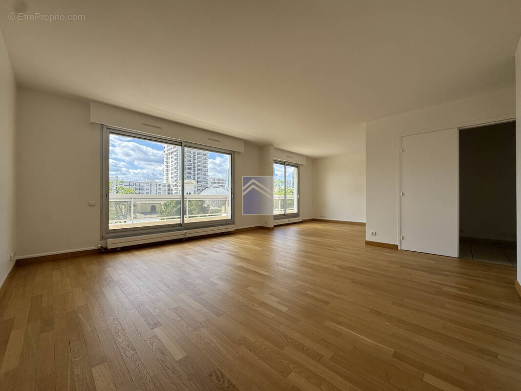 Appartement à COURBEVOIE