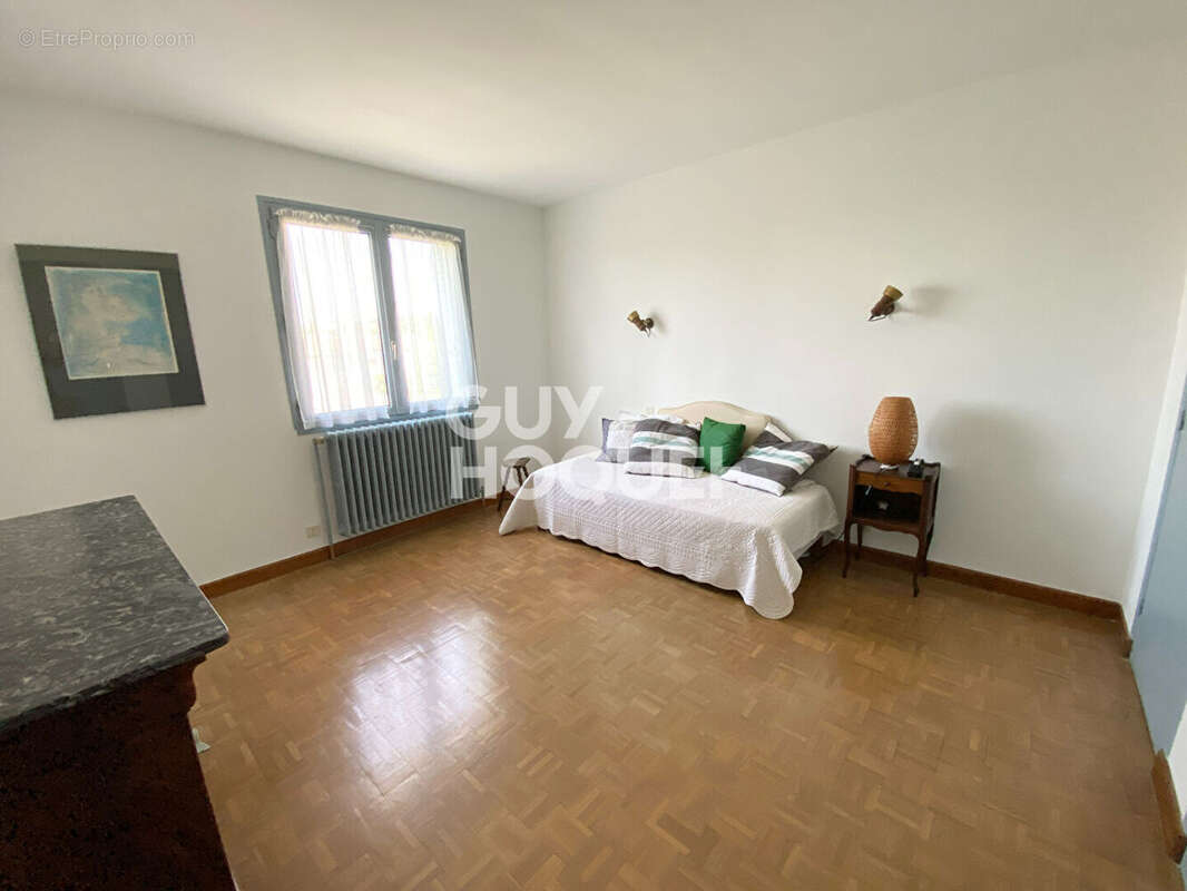 Rare à la vente - Belle maison familiale de 190 m² habitables à Aubenas - photo 11
