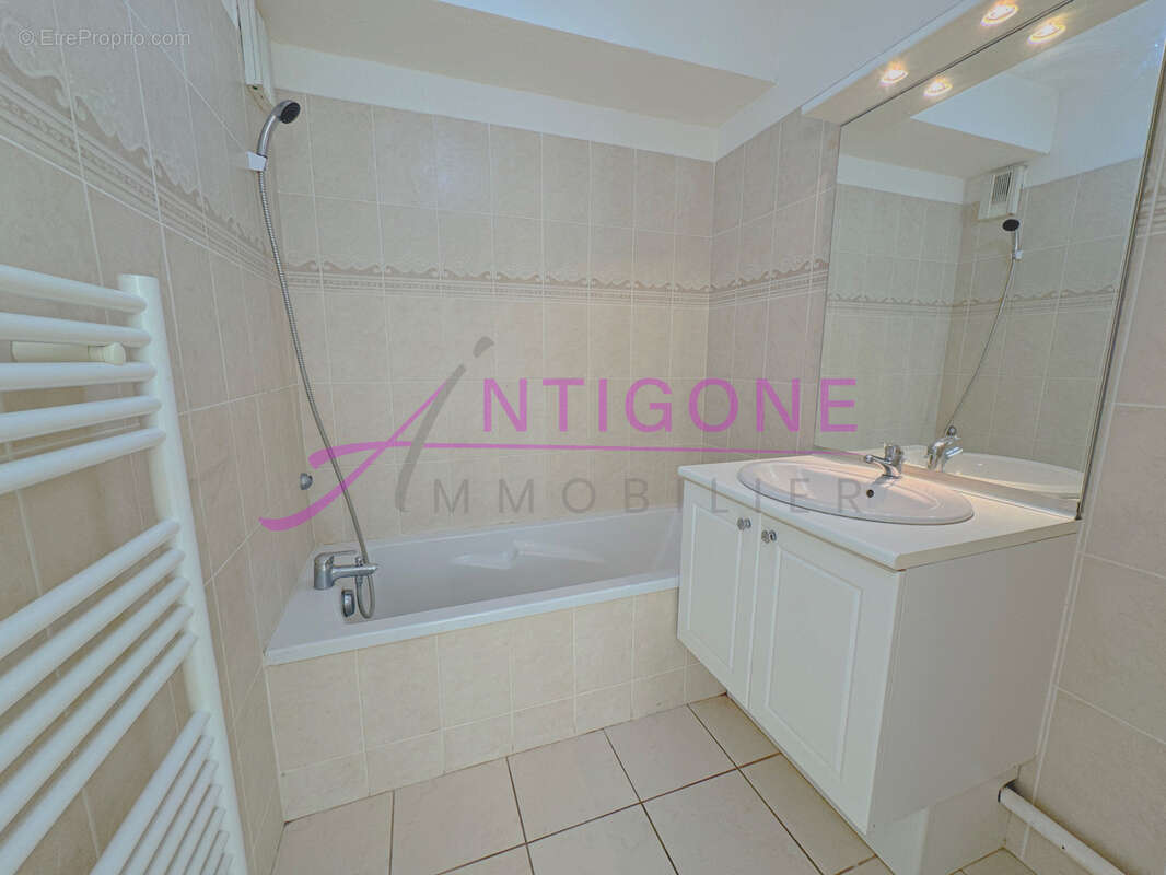 Appartement à SIX-FOURS-LES-PLAGES