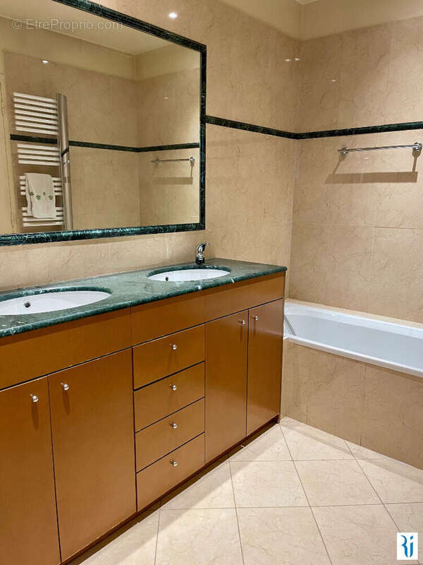 Appartement à MONT-SAINT-AIGNAN