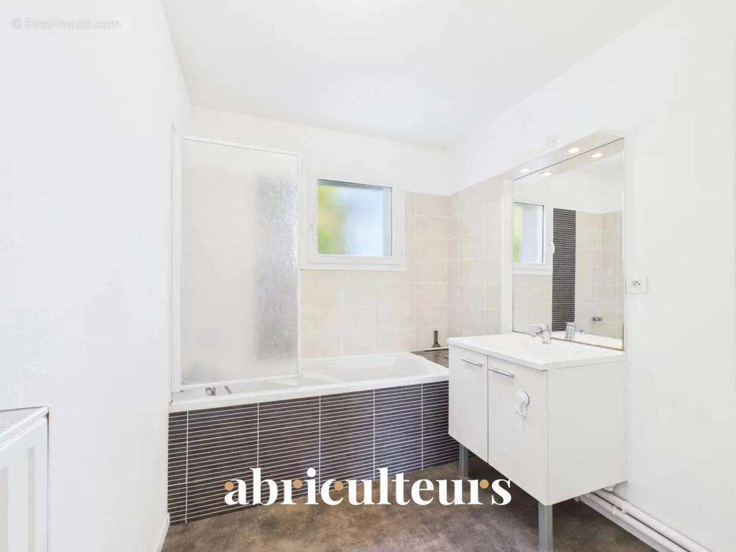 Appartement à SENE