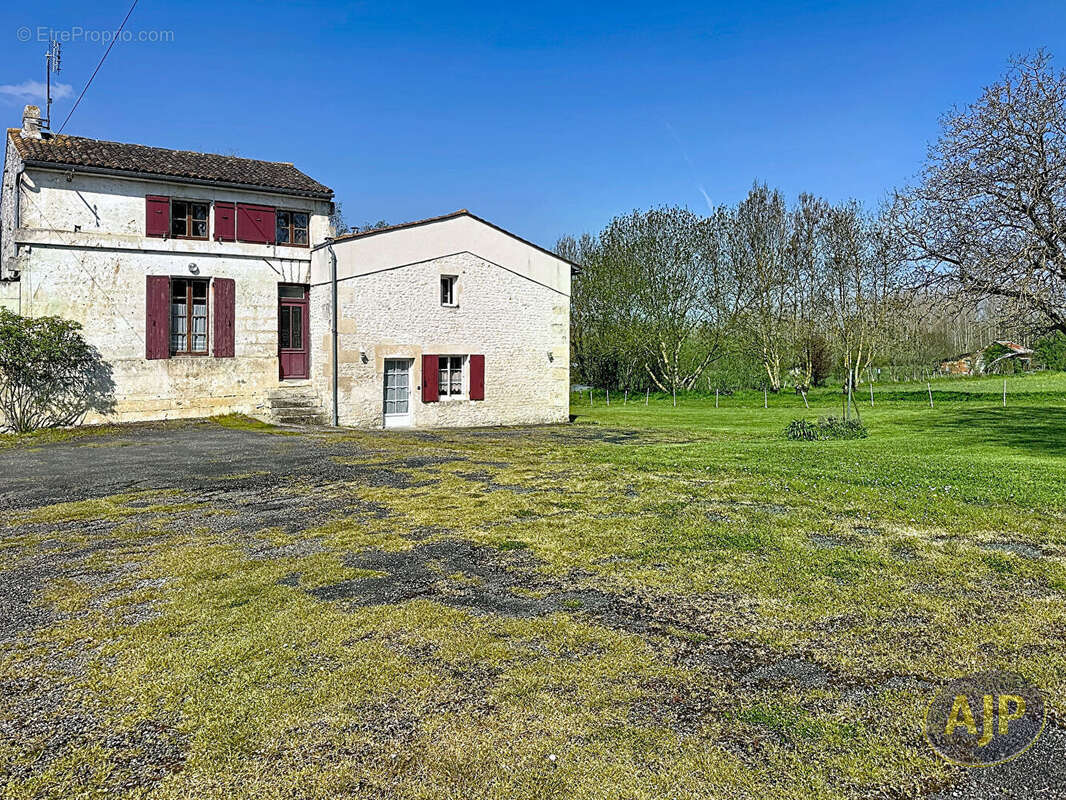 Maison à PONS