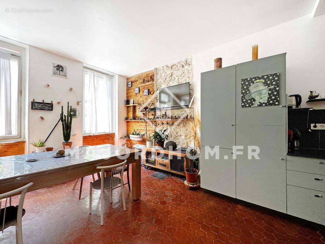 Appartement à MARSEILLE-1E