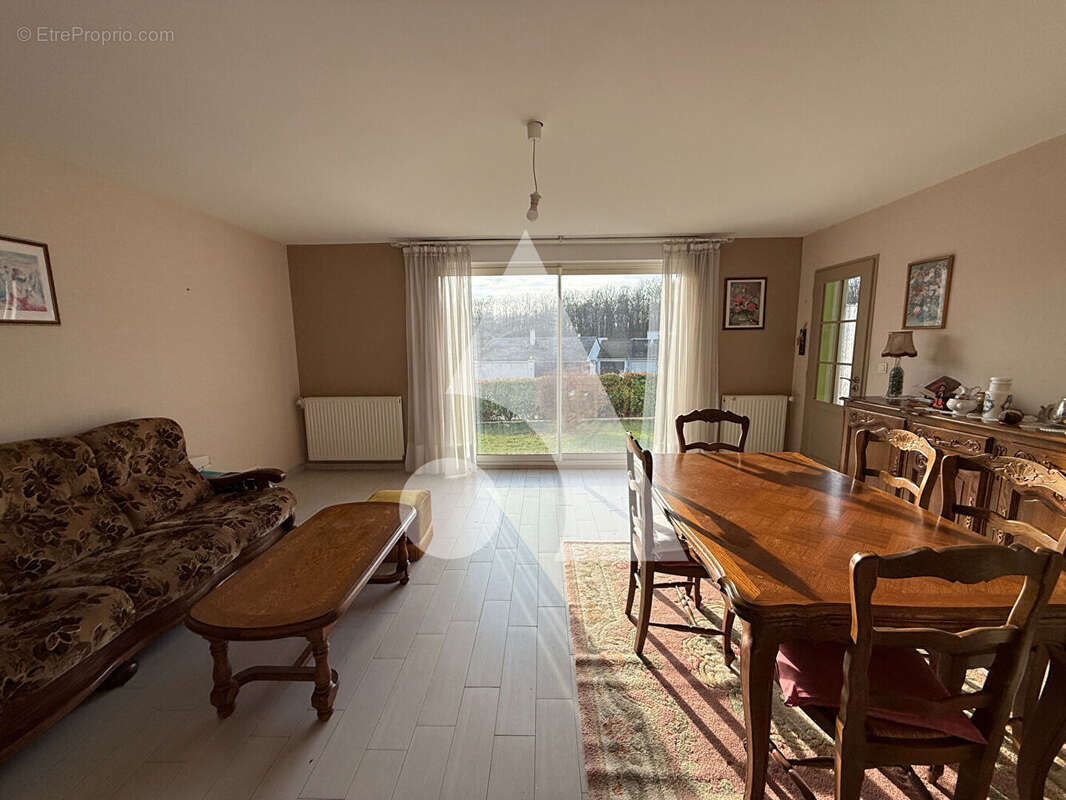 Maison à SAINT-SEBASTIEN-DE-MORSENT