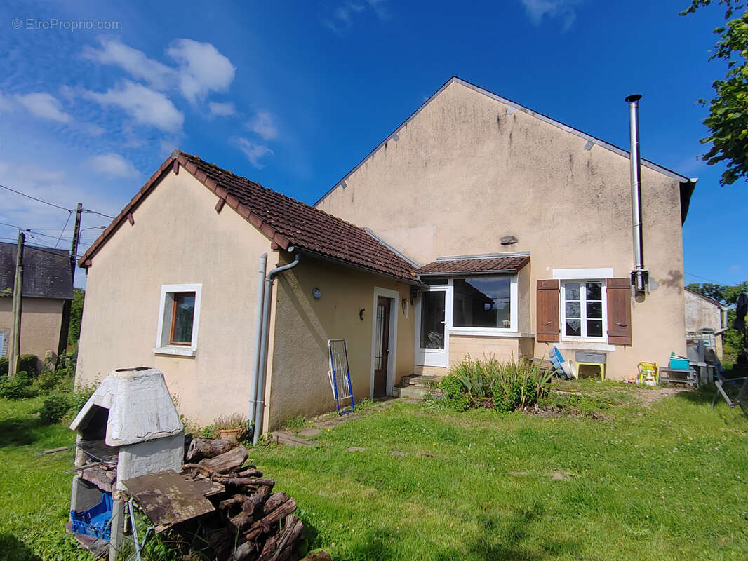 Maison à AUNAY-EN-BAZOIS