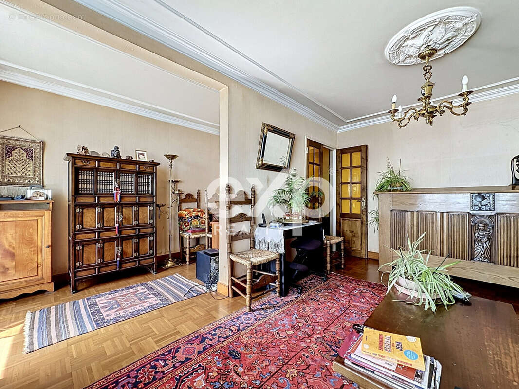 Appartement 100 m² à Saint-Denis  - photo 6