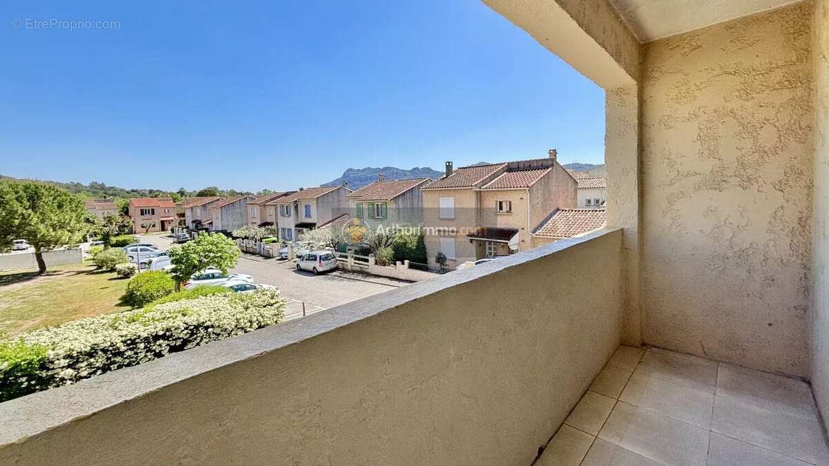Appartement à LE MUY