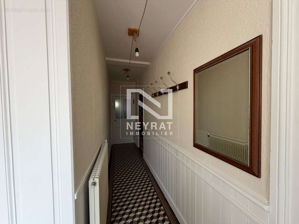 Maison à SAINT-CHRISTOPHE-EN-BRIONNAIS