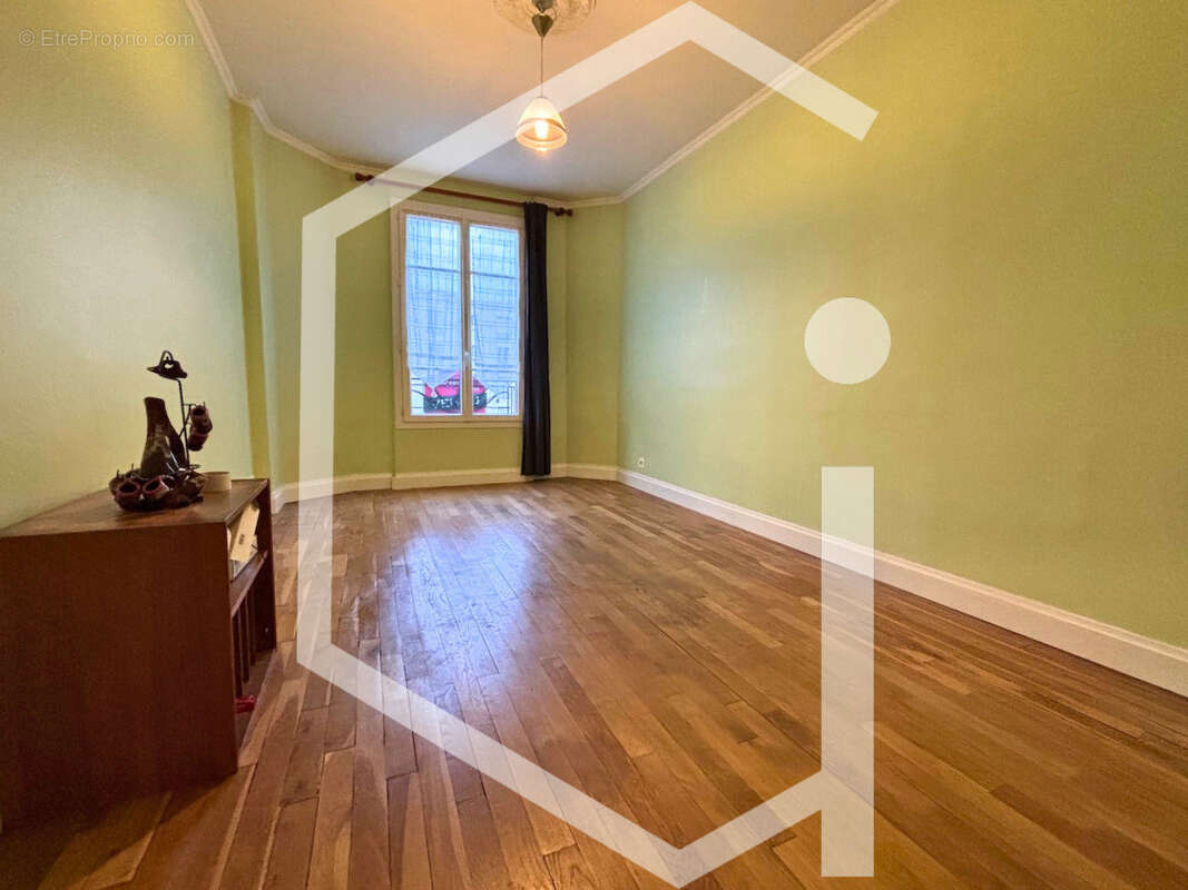 Appartement à LA GARENNE-COLOMBES