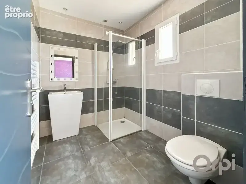 En campagne, avec vue, sur un terrain proche de 3000 m², agréable maison individuelle de plain pied avec garage et piscine - photo 11