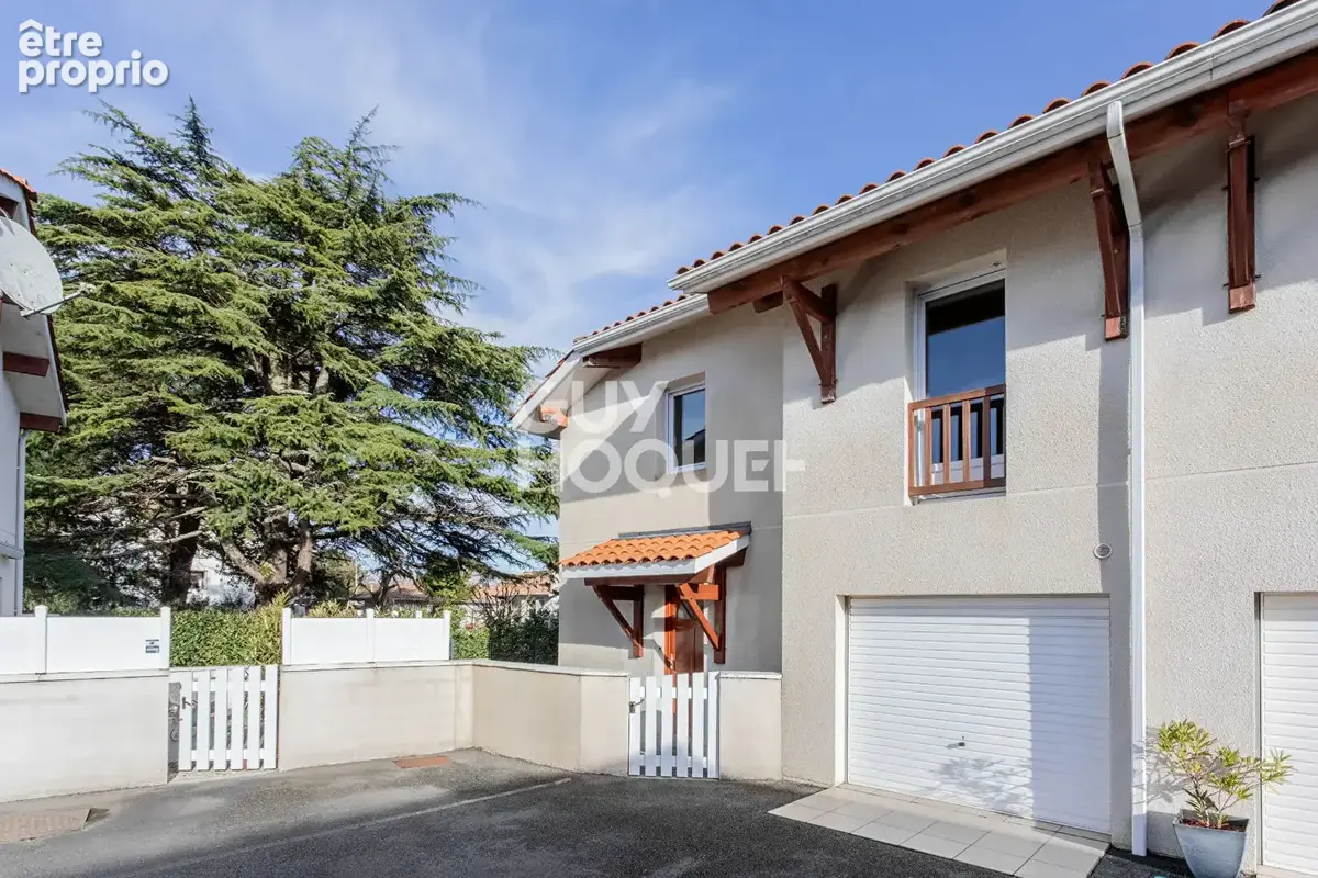 Maison de ville avec jardinet, rare à la vente ! - photo 2