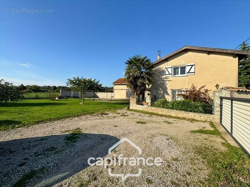 Maison à BOUGE-CHAMBALUD