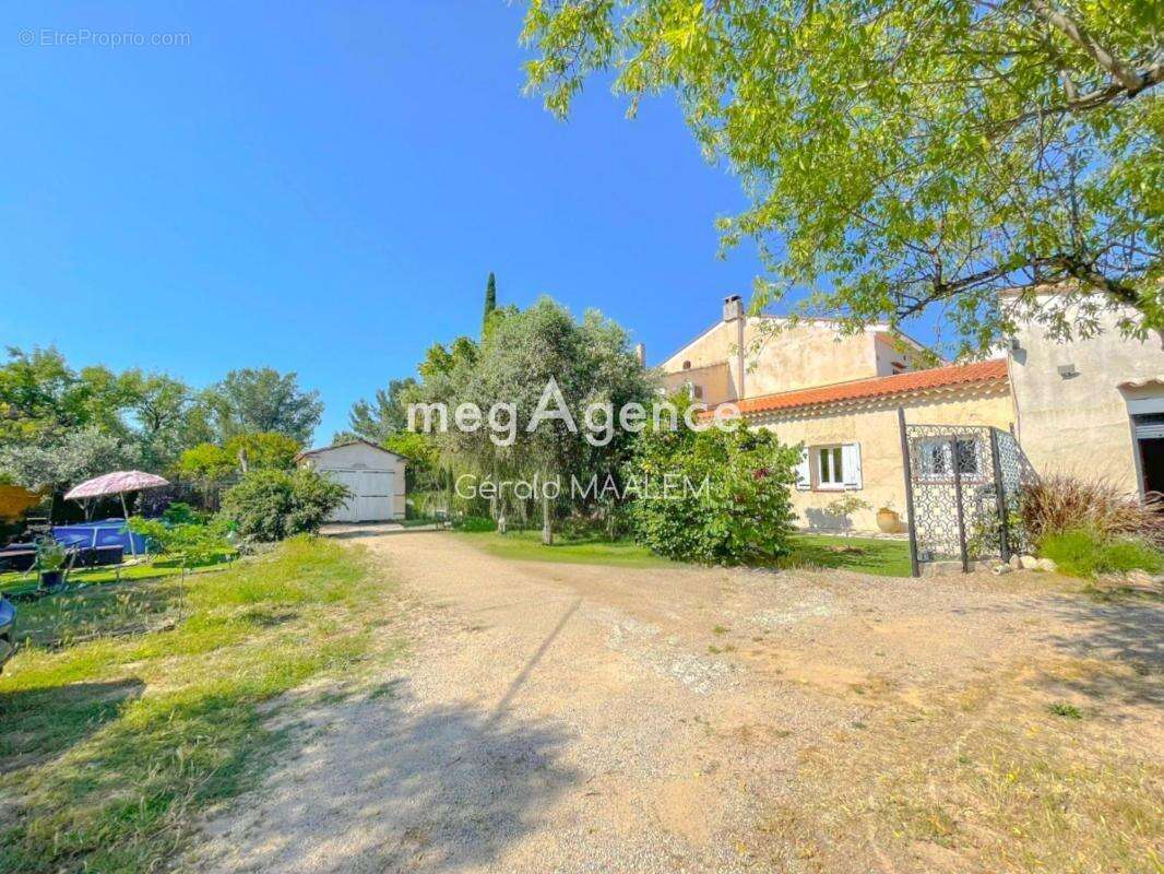 Maison à ROQUEBRUNE-SUR-ARGENS