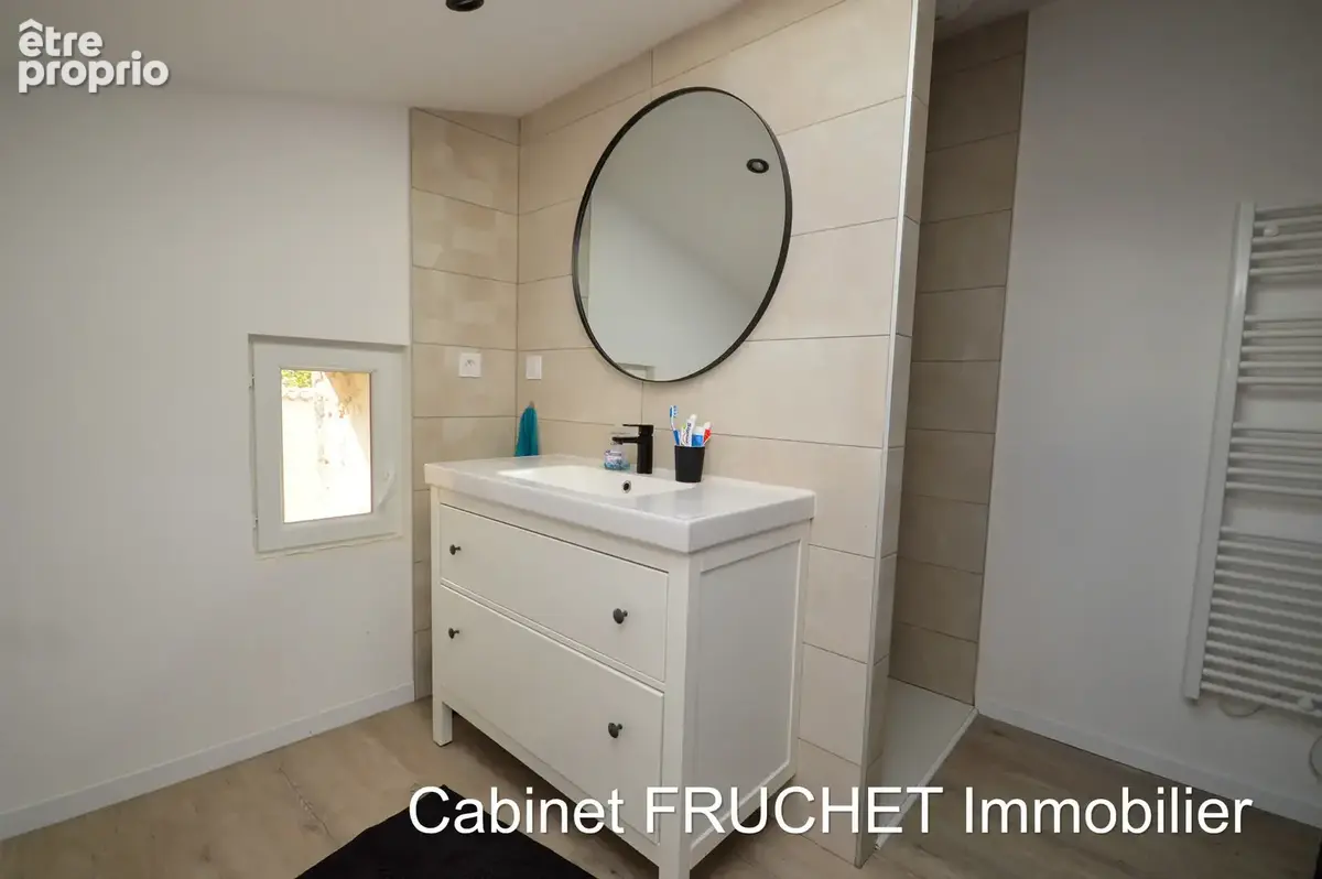 Charmante maison en pierre rénovée récemment avec 3 chambres et un jardin clos - photo 9