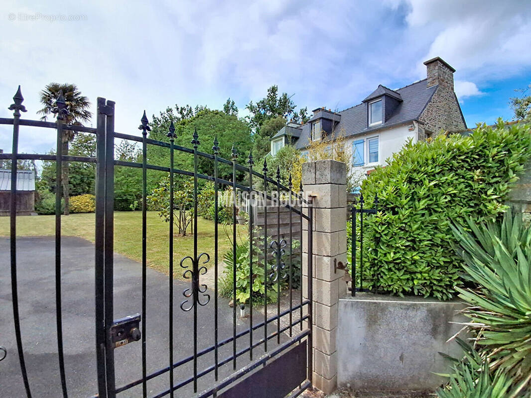 Maison à YFFINIAC