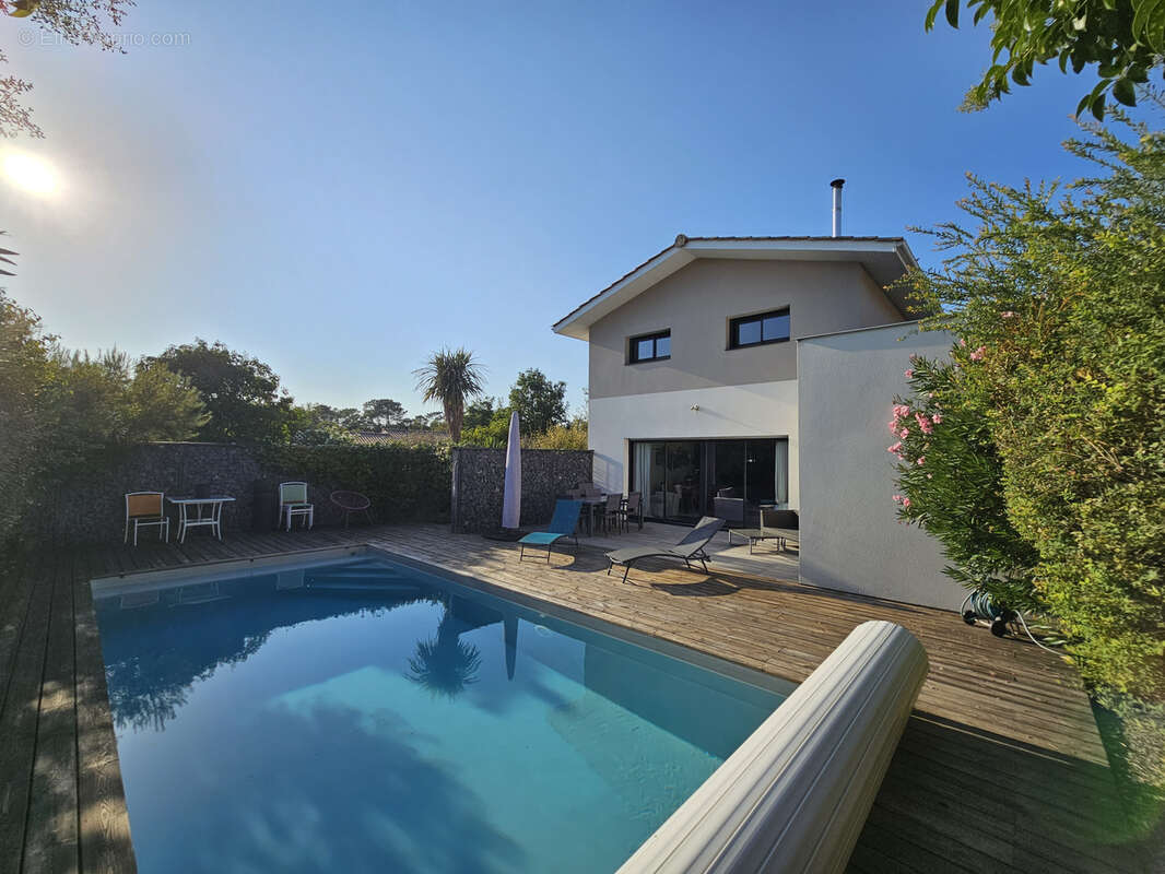 Maison familiale avec piscine à Avensan - photo 16