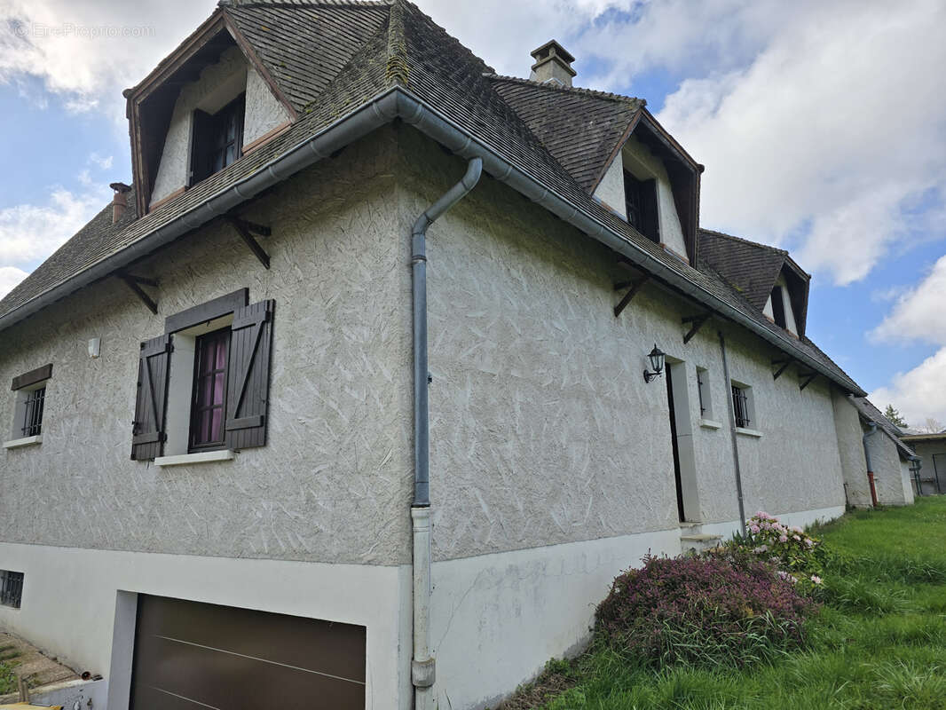 Maison à SAINT-REMY-EN-ROLLAT