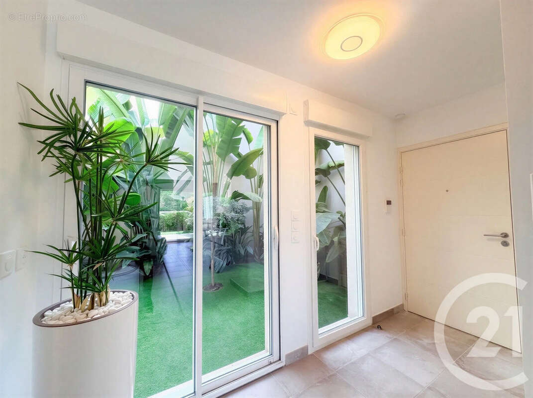 Appartement à VALBONNE