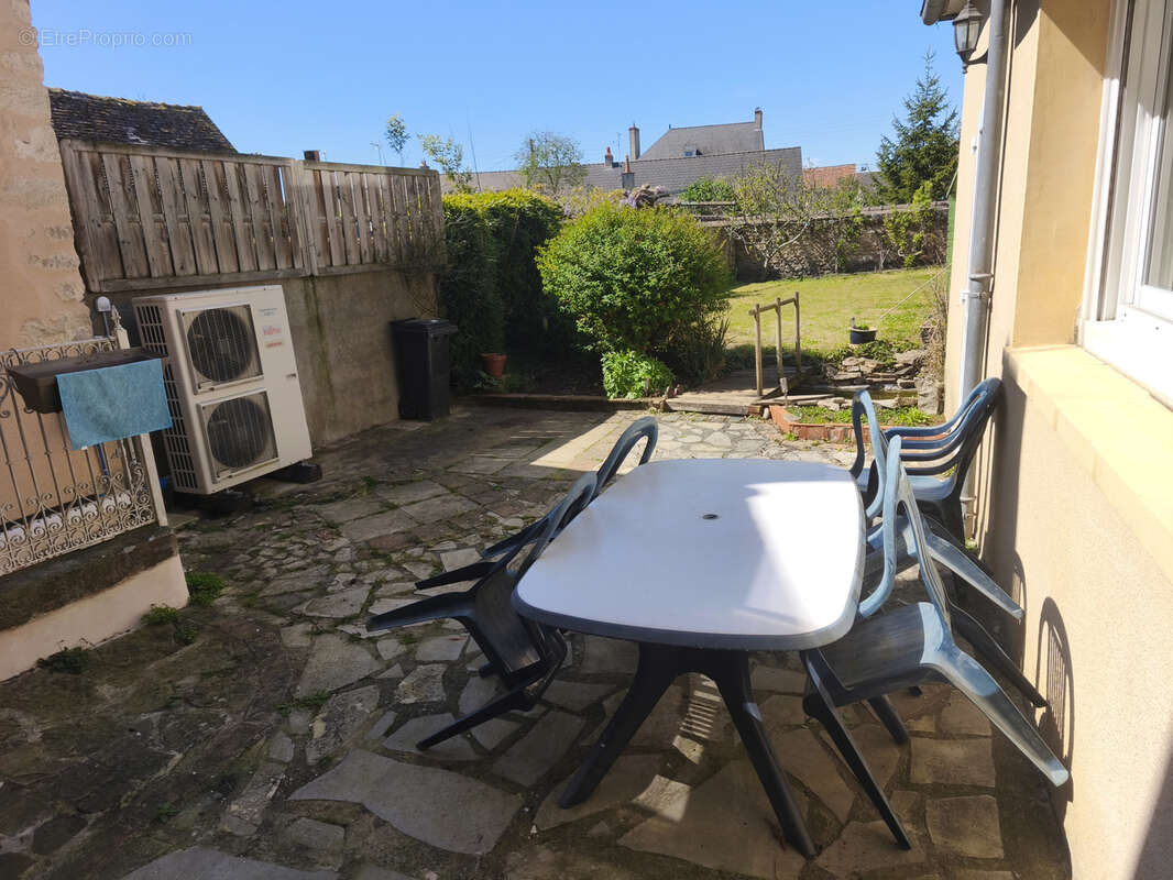 Maison à NOYEN-SUR-SARTHE