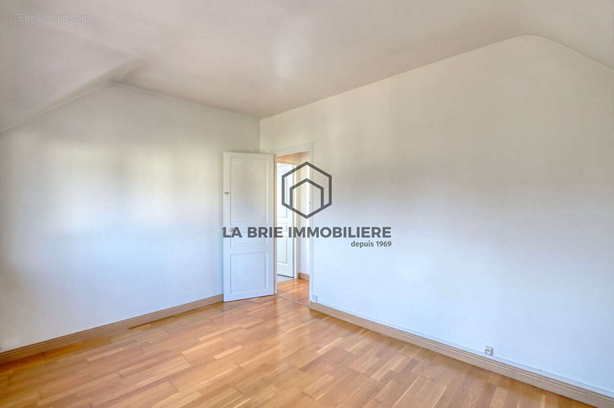 Maison à VILLECRESNES