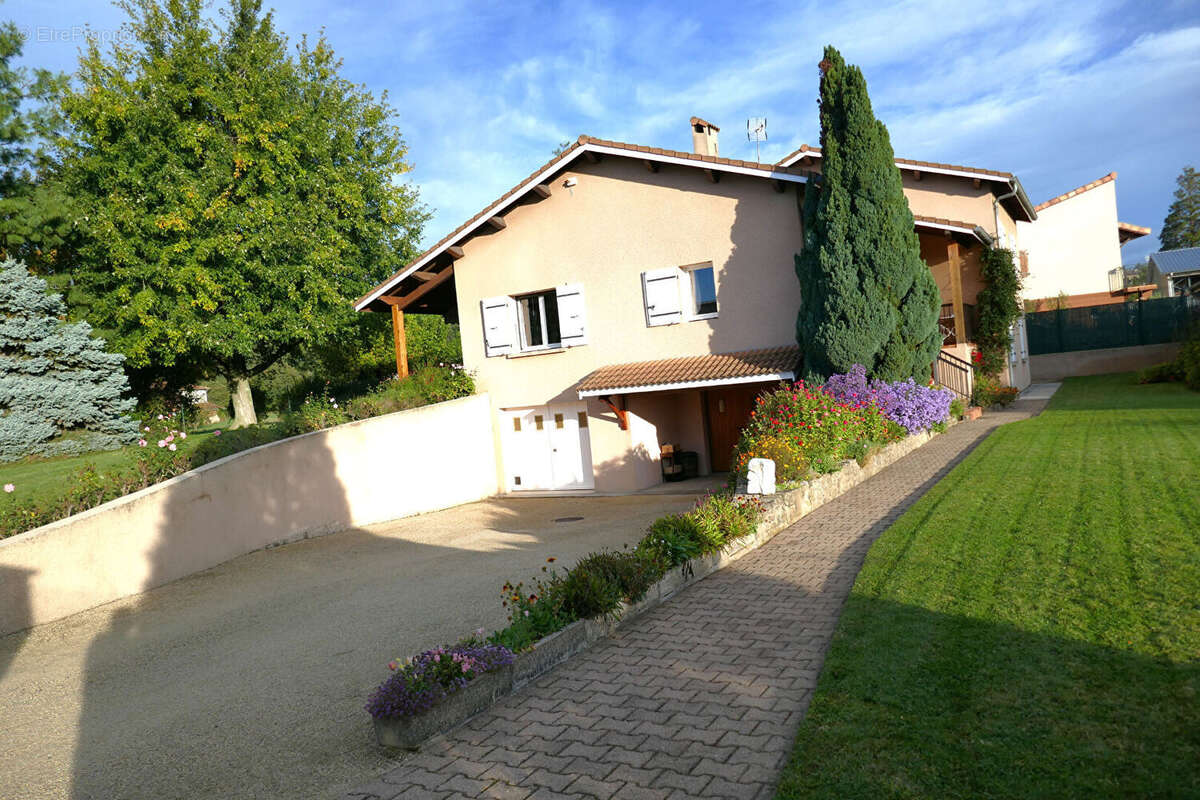 Maison à GENISSIEUX