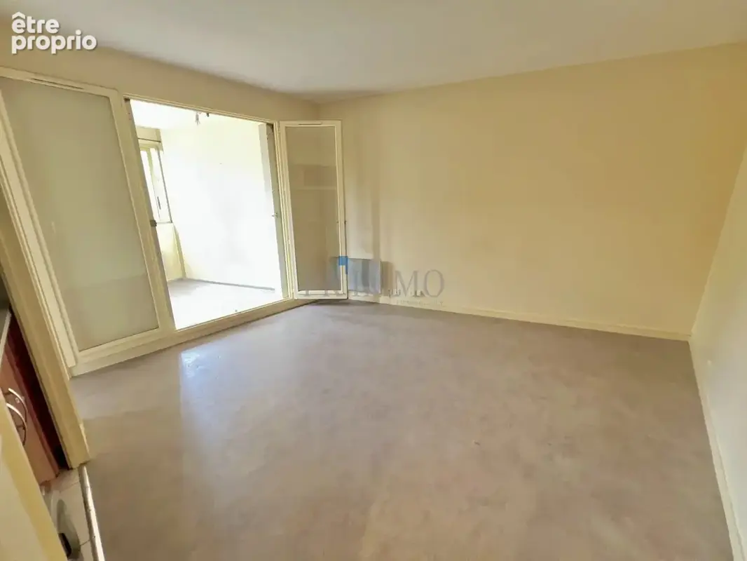 Fréjus studio avec loggia fermée à vendre, proche Centre - photo 2