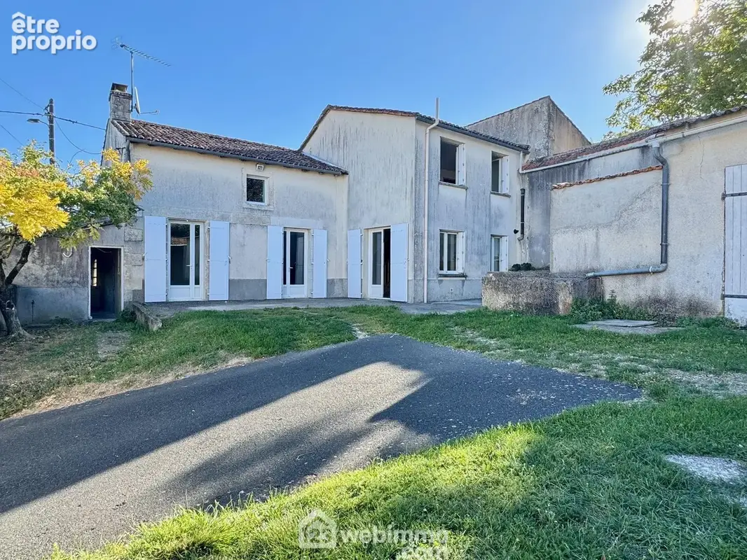 Maison de 105 m2 habitables sur 2 niveaux avec vie de plain-pied.