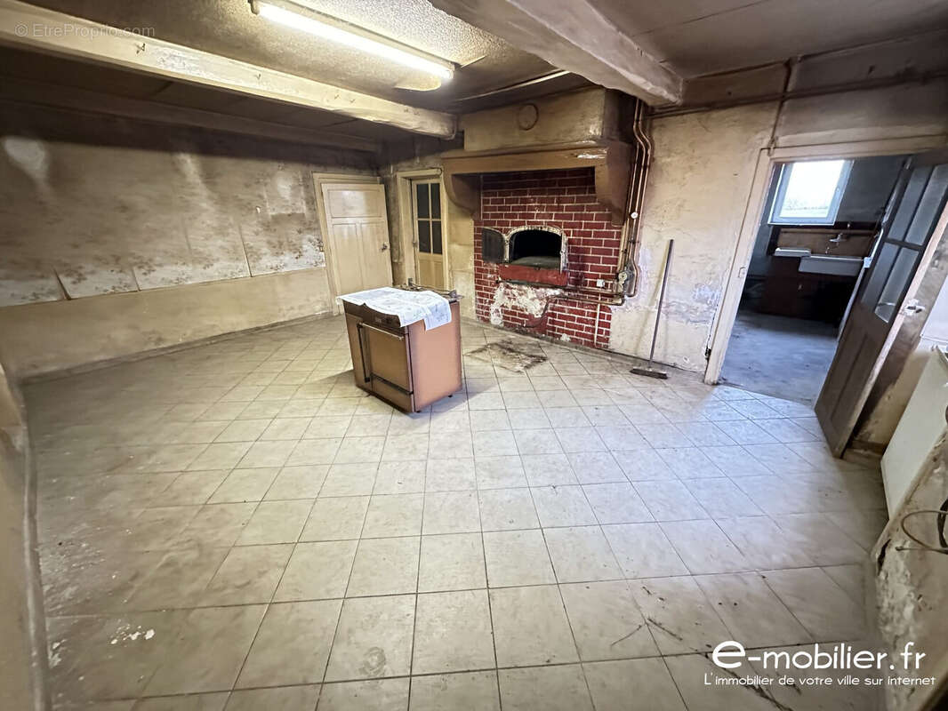 Maison à POUILLY-SOUS-CHARLIEU