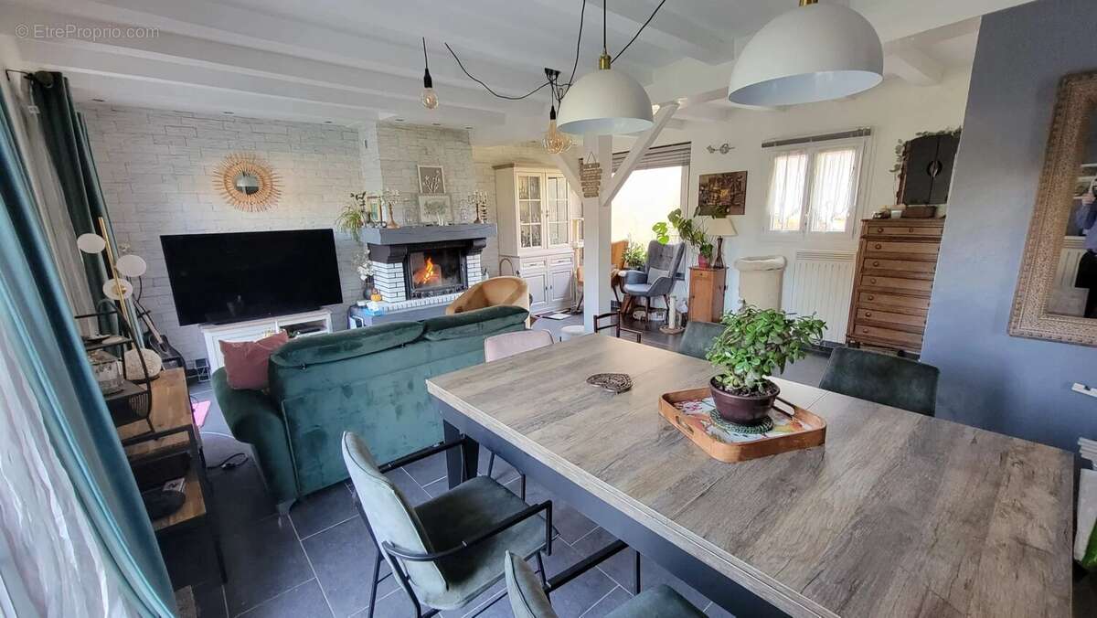 Maison à COUBRON