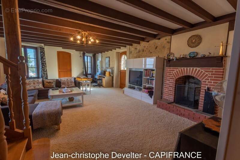 Maison à SAINT-GEORGES-BUTTAVENT