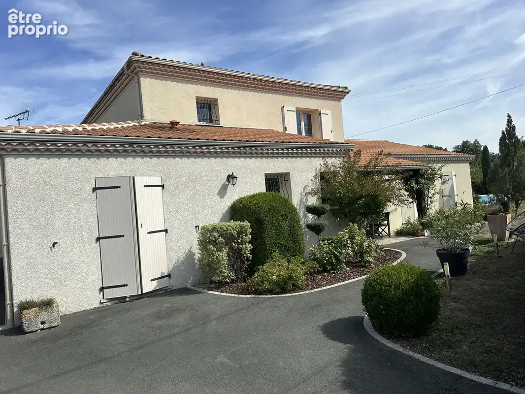 Exclusivité à 9km de Cognac, maison de 177m2,5 chambres et piscine chauffée. - photo 4